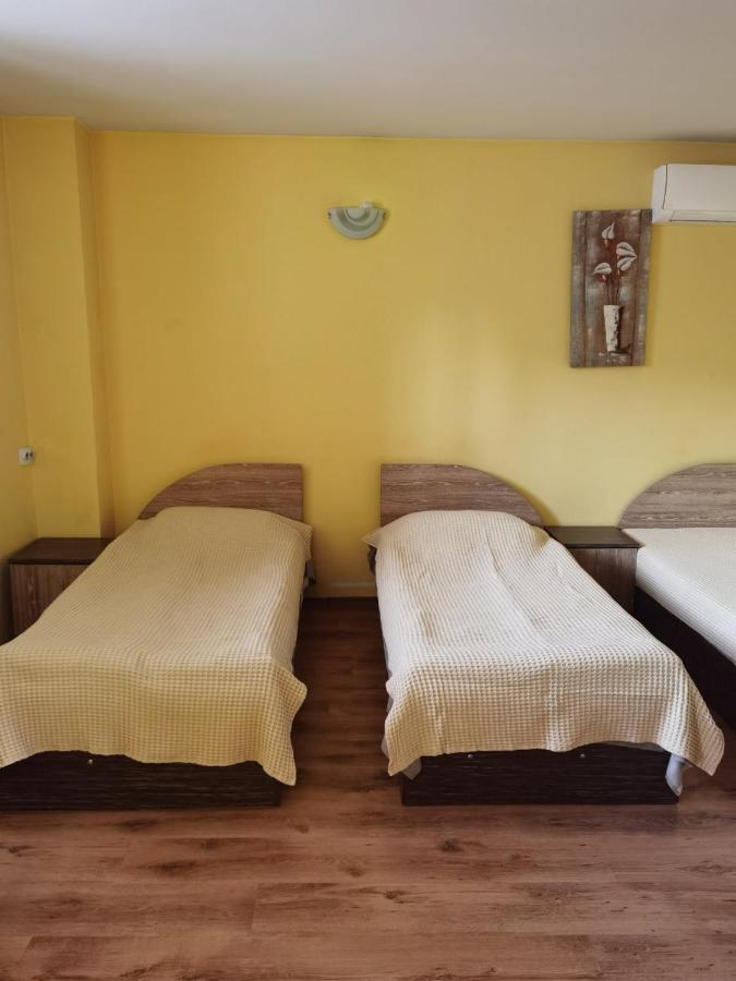 Hotel House for Guests&Friends à Svishtov Extérieur photo