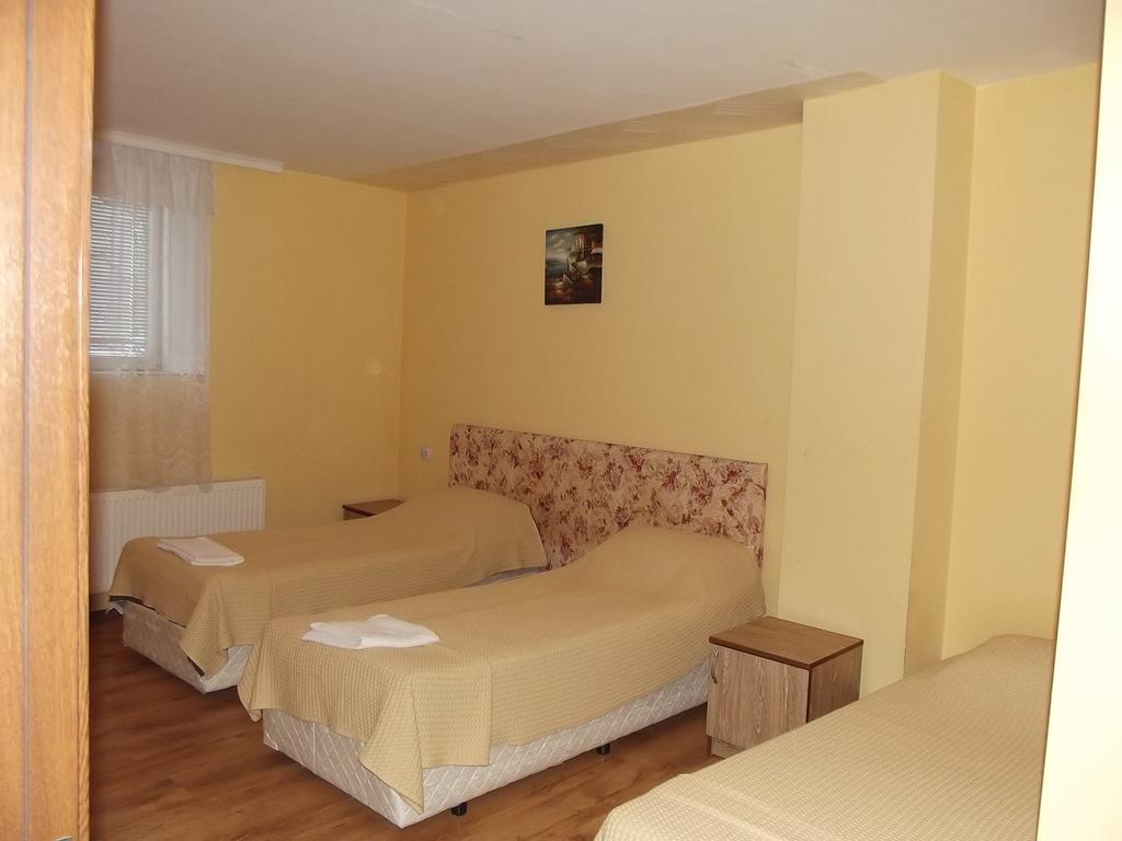 Hotel House for Guests&Friends à Svishtov Extérieur photo