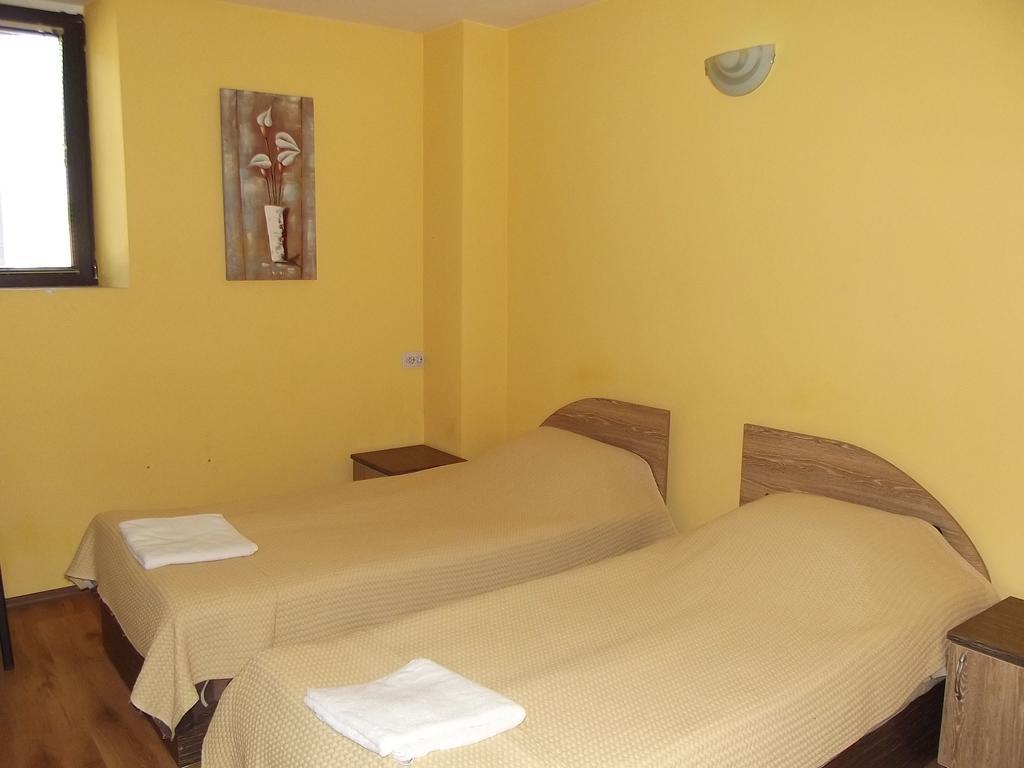 Hotel House for Guests&Friends à Svishtov Extérieur photo