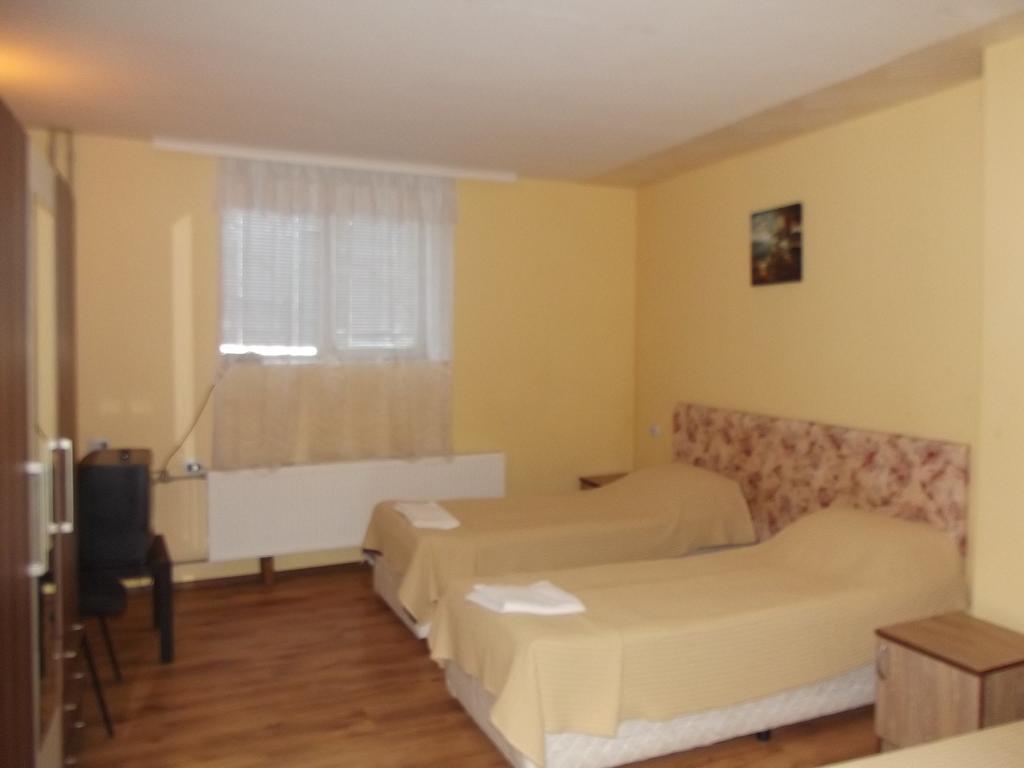 Hotel House for Guests&Friends à Svishtov Extérieur photo