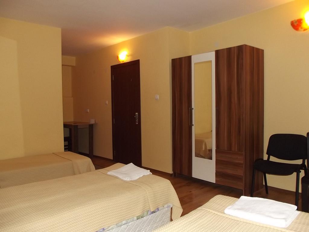 Hotel House for Guests&Friends à Svishtov Extérieur photo